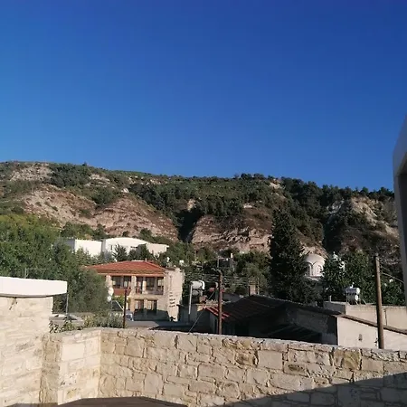 Laoutaris *